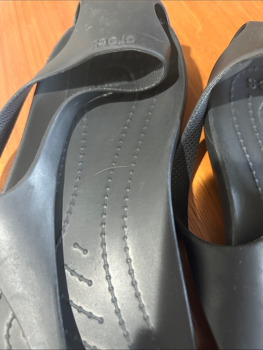 CROCS Women's Black Slingback Toe-Post Sandals - Picture 4 of 6